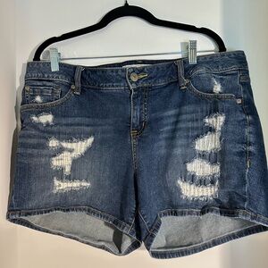 Women’s Torrid Blue Distressed Jean Shorts 
SZ 18 zip front.